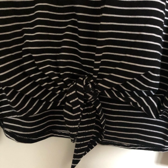 Black and white striped shirt - Picture 3 of 3